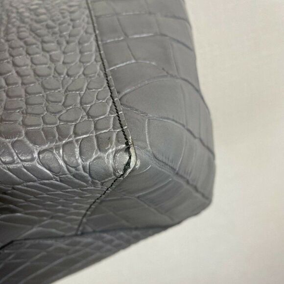 Vince Signature V Croc Embossed Leather Tote Gray - Picture 5 of 12